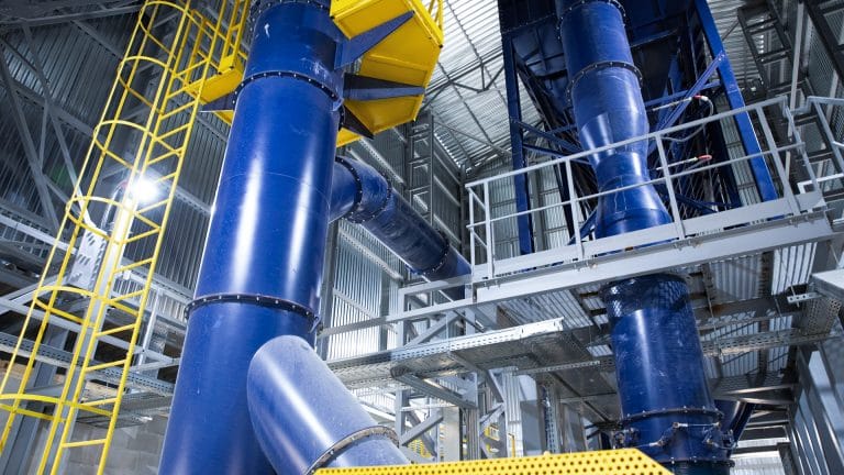 Como garantir segurança e eficiência em ambientes industriais extremos com tubos, válvulas e conexões em aço inoxidável